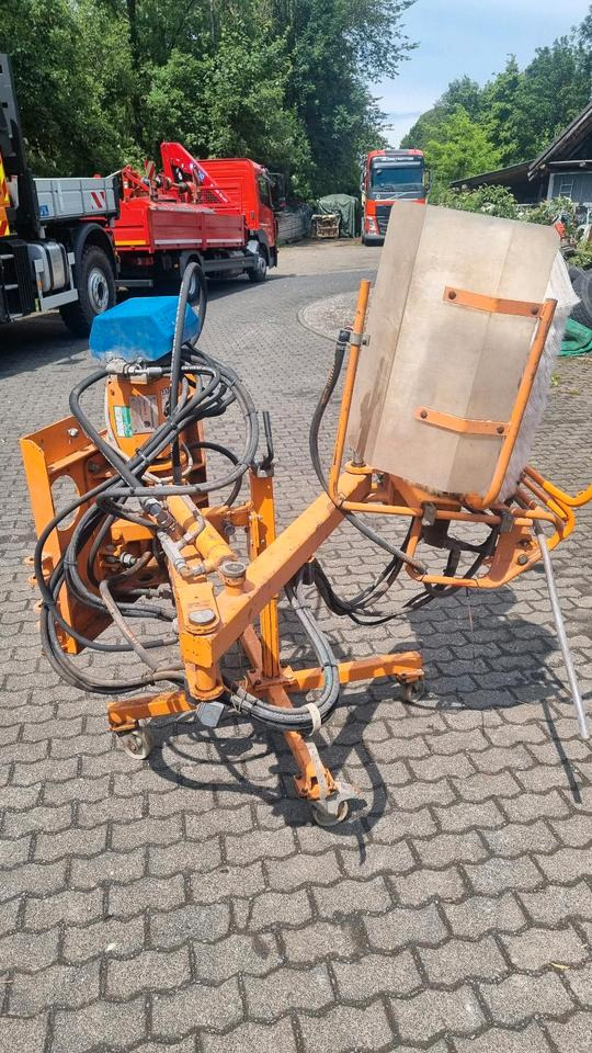 Schmidt RPS-H Leitpfostenwaschgerät Mulag Leitblankenwaschgerät für Unimog 405 u300 400 500 423 318 430 427 527 - Sapu: gambar 1 Schmidt RPS-H Leitpfostenwaschgerät Mulag Leitblankenwaschgerät für Unimog 405 u300 400 500 423 318 430 427 527 - Sapu: gambar 1
