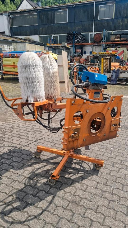Schmidt RPS-H Leitpfostenwaschgerät Mulag Leitblankenwaschgerät für Unimog 405 u300 400 500 423 318 430 427 527 - Sapu: gambar 4 Schmidt RPS-H Leitpfostenwaschgerät Mulag Leitblankenwaschgerät für Unimog 405 u300 400 500 423 318 430 427 527 - Sapu: gambar 4