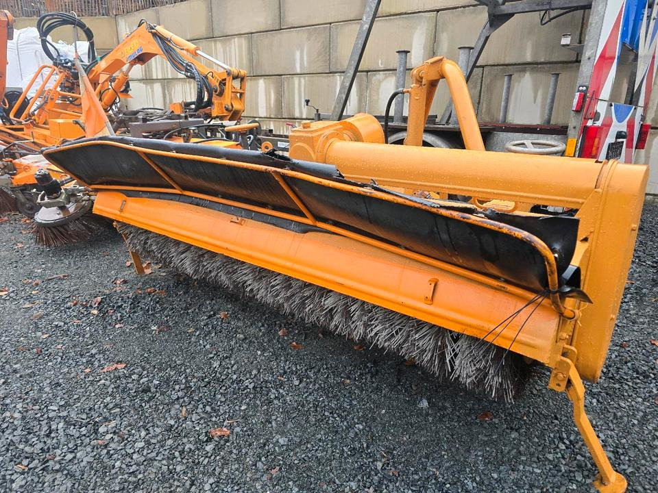 Schmidt VKS Kehrmaschine Straßenkehrmaschine Frontkehrmaschine Kehrbesen für Radlader Unimog Traktor - Sapu: gambar 5 Schmidt VKS Kehrmaschine Straßenkehrmaschine Frontkehrmaschine Kehrbesen für Radlader Unimog Traktor - Sapu: gambar 5