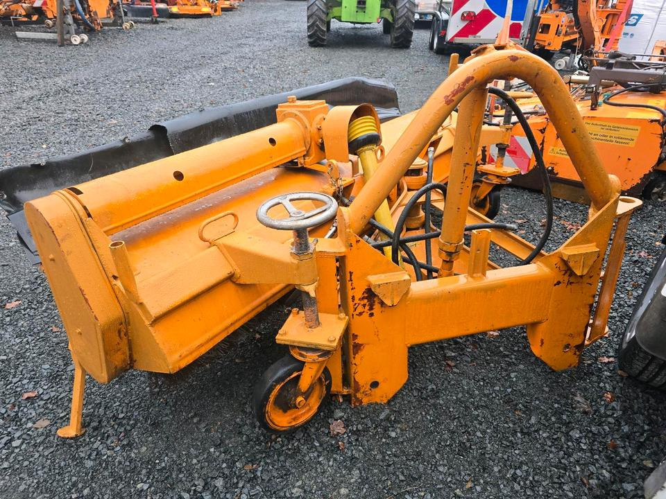 Schmidt VKS Kehrmaschine Straßenkehrmaschine Frontkehrmaschine Kehrbesen für Radlader Unimog Traktor - Sapu: gambar 1 Schmidt VKS Kehrmaschine Straßenkehrmaschine Frontkehrmaschine Kehrbesen für Radlader Unimog Traktor - Sapu: gambar 1