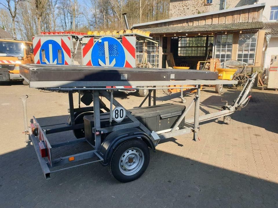 Nissen LED Matrix Verkehrsleittafel Vorwarntafel Absperrtafel - Trailer: gambar 2 Nissen LED Matrix Verkehrsleittafel Vorwarntafel Absperrtafel - Trailer: gambar 2