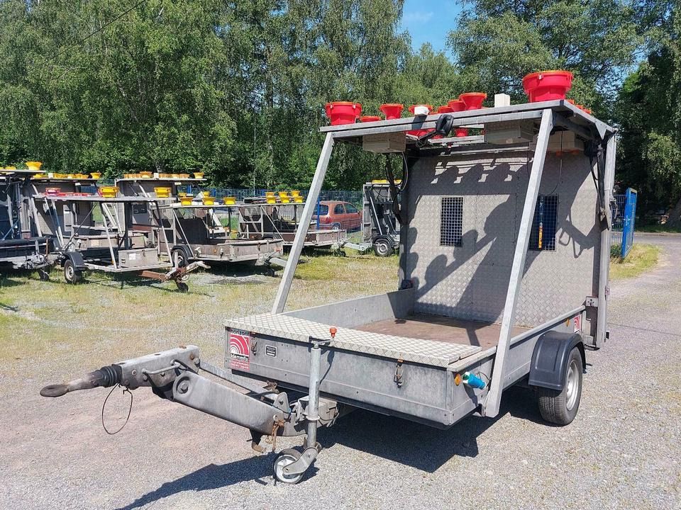 Trebbiner Absperrtafel AMD Verkehrsleittafel Vz616 - Trailer: gambar 1 Trebbiner Absperrtafel AMD Verkehrsleittafel Vz616 - Trailer: gambar 1