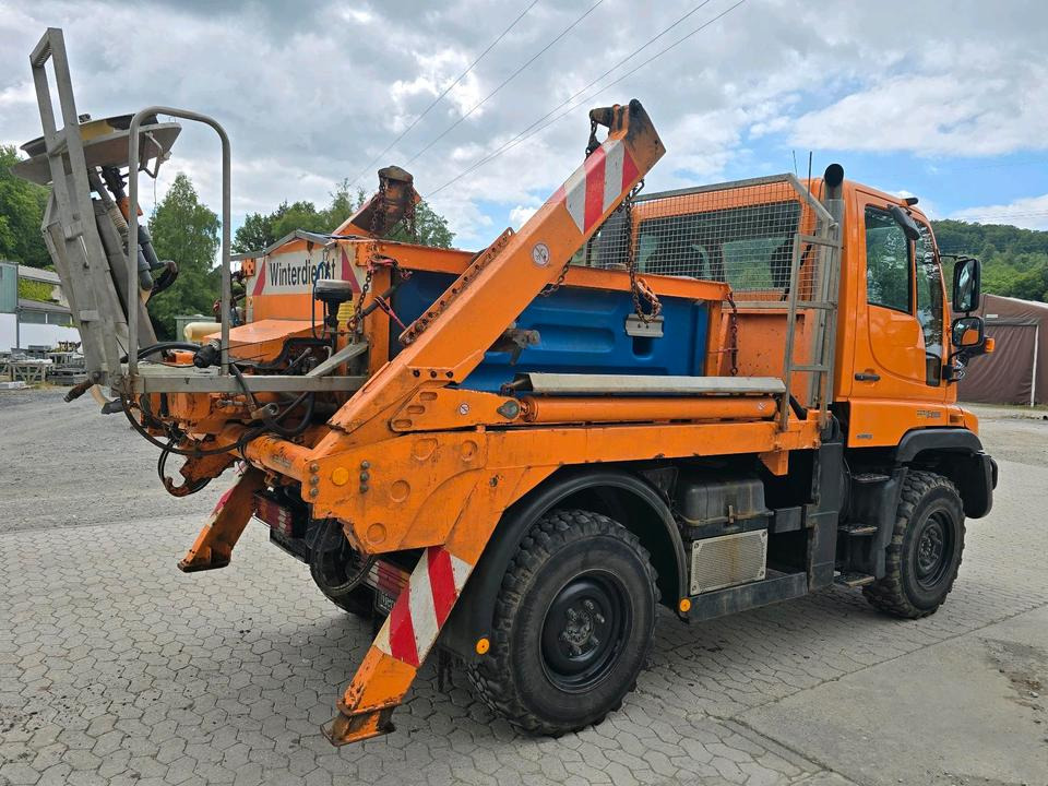 Unimog 405/10 U300 Bluetec 5 Mercedes-Benz U 300 UGE UGN mit Jotha Absetzkipper combi con 4518 Absetzer - Truk bajak salju: gambar 4 Unimog 405/10 U300 Bluetec 5 Mercedes-Benz U 300 UGE UGN mit Jotha Absetzkipper combi con 4518 Absetzer - Truk bajak salju: gambar 4