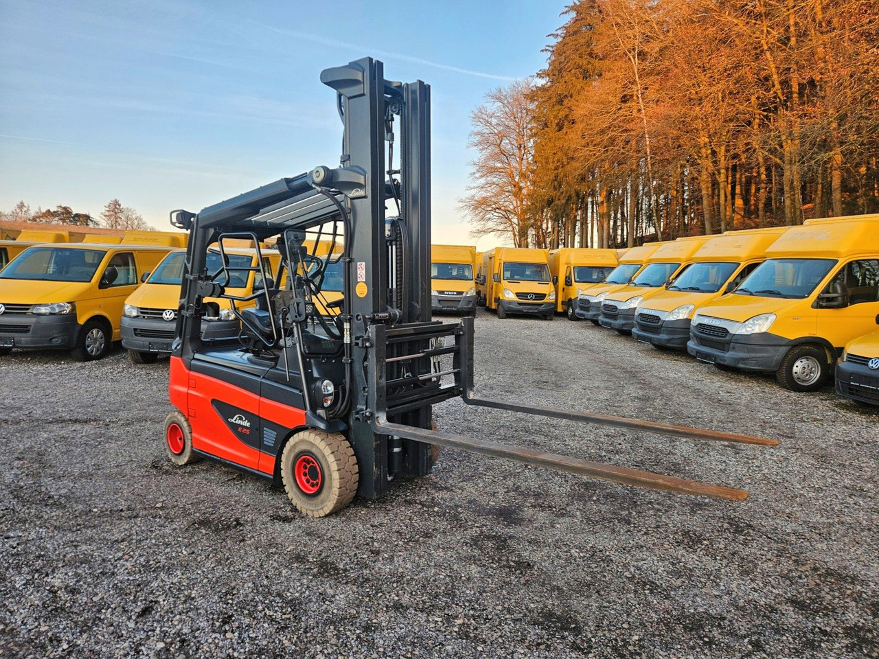 Linde E25 R Roadster , 6.880mm Hubhöhe, StVZO hydr. Zi - Forklift listrik: gambar 1 Linde E25 R Roadster , 6.880mm Hubhöhe, StVZO hydr. Zi - Forklift listrik: gambar 1