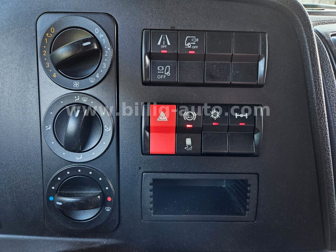 Truk box Mercedes-Benz Atego 1327 L * BREMS/SPUR-ASS*DIFF.*LBW*AHK*7.2m: gambar 10
