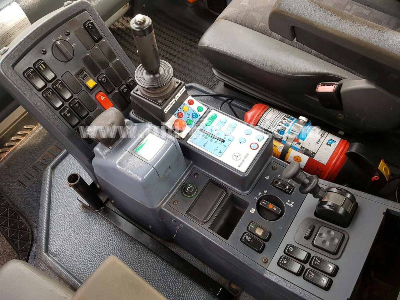 Truk jungkit Unimog U400 405/12*HYDROSTAT*VARIOPILOT*Euro4*Kipper: gambar 16 Truk jungkit Unimog U400 405/12*HYDROSTAT*VARIOPILOT*Euro4*Kipper: gambar 16