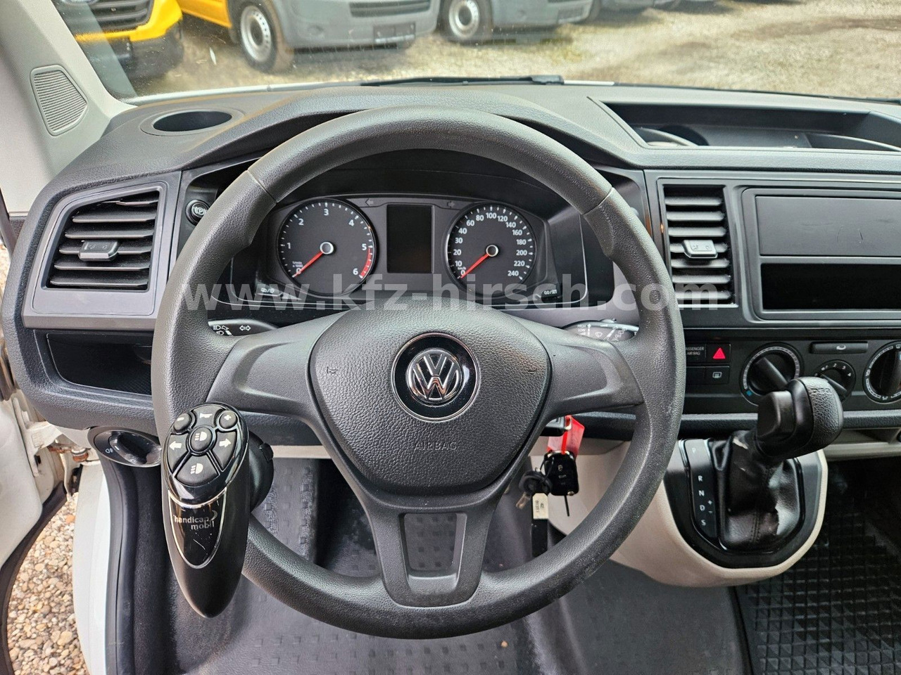 Volkswagen T6 Auto/ DSG Bott Sortimo Stdhzg Behindertenger. - Van penumpang: gambar 3 Volkswagen T6 Auto/ DSG Bott Sortimo Stdhzg Behindertenger. - Van penumpang: gambar 3