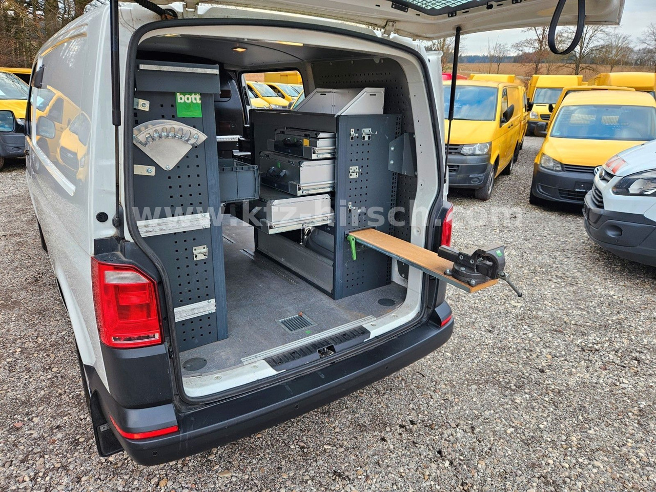 Volkswagen T6 Auto/ DSG Bott Sortimo Stdhzg Behindertenger. - Van penumpang: gambar 2 Volkswagen T6 Auto/ DSG Bott Sortimo Stdhzg Behindertenger. - Van penumpang: gambar 2