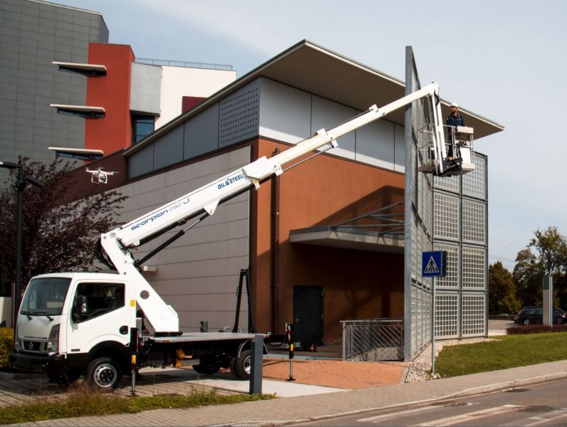 Oil&Steel Scorpion 2112J zamontowany na Nissan Cabstar - Platform udara yang dipasang di truk: gambar 2 Oil&Steel Scorpion 2112J zamontowany na Nissan Cabstar - Platform udara yang dipasang di truk: gambar 2