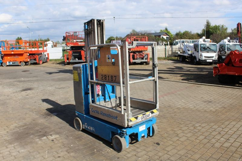 Podnośnik koszowy masztowy elektryczny 8 m Genie GR20 - Lift tiang vertikal: gambar 2 Podnośnik koszowy masztowy elektryczny 8 m Genie GR20 - Lift tiang vertikal: gambar 2