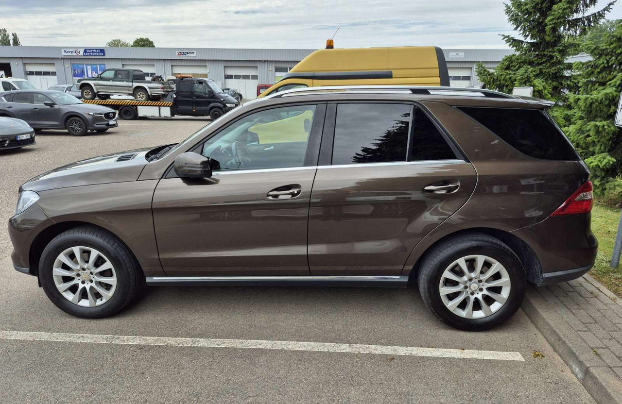 Mercedes-Benz ML350 - Mobil SUV: gambar 3 Mercedes-Benz ML350 - Mobil SUV: gambar 3