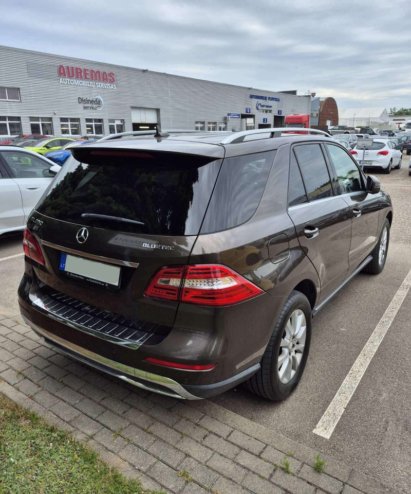 Mercedes-Benz ML350 - Mobil SUV: gambar 2 Mercedes-Benz ML350 - Mobil SUV: gambar 2