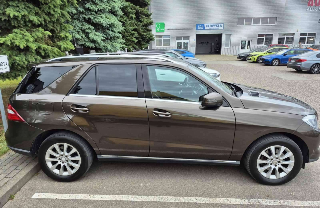 Mercedes-Benz ML350 - Mobil SUV: gambar 4 Mercedes-Benz ML350 - Mobil SUV: gambar 4