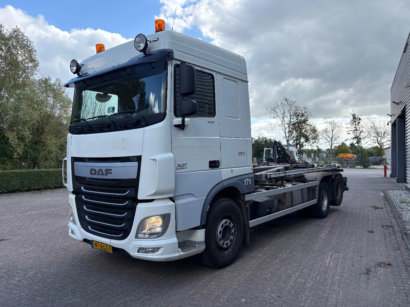DAF XF 440 6x2 / VDL 21 TON / AFNET SYSTEEM / DUBBELLUCHT SLEPER / APK - TUV JUNI 2026 / - Hook lift: gambar 2 DAF XF 440 6x2 / VDL 21 TON / AFNET SYSTEEM / DUBBELLUCHT SLEPER / APK - TUV JUNI 2026 / - Hook lift: gambar 2