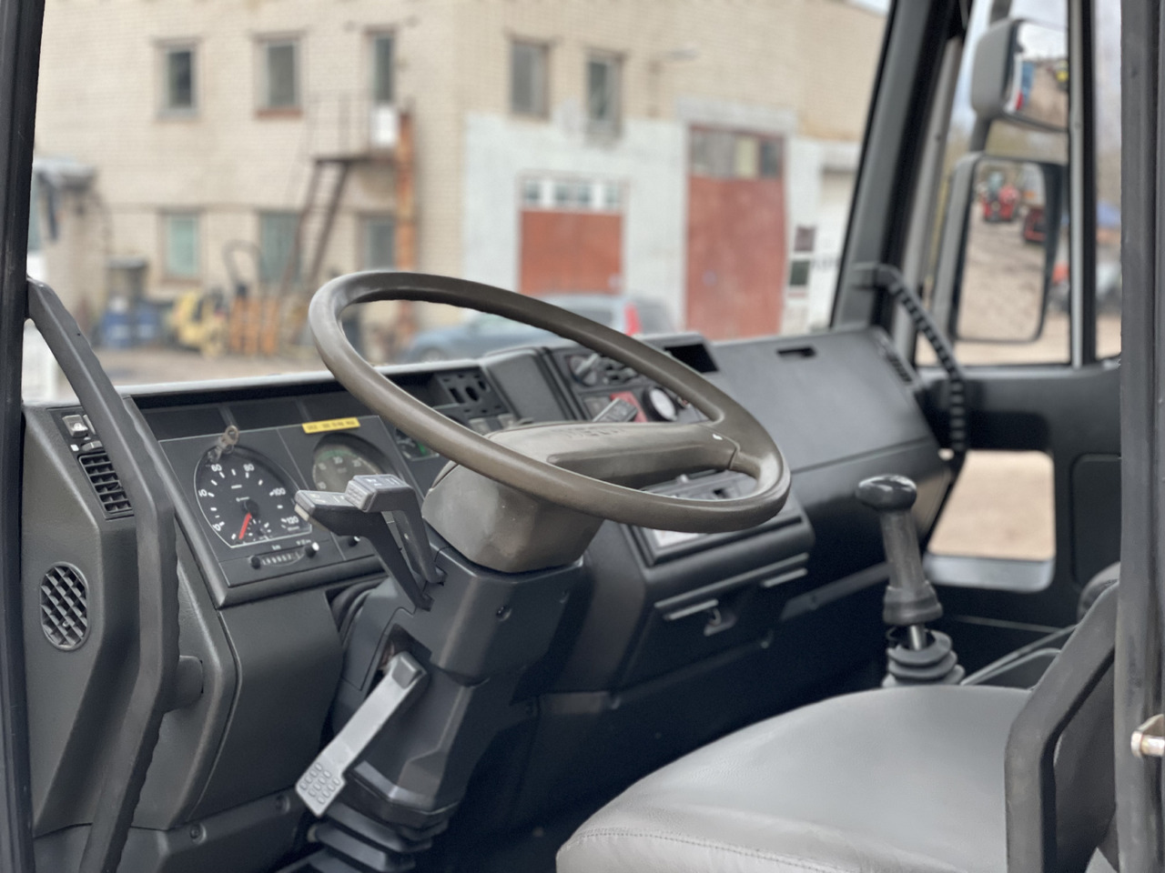 Truk derek IVECO EUROCARGO: gambar 12