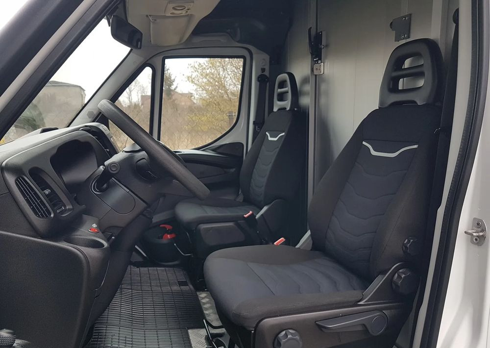 Camper Iveco DAILY KONTENER NISKOPODŁOGOWY 4,43x2,23x2,42 SKLEP BAR FOODTRUCK KAMPER KLIMA: gambar 7