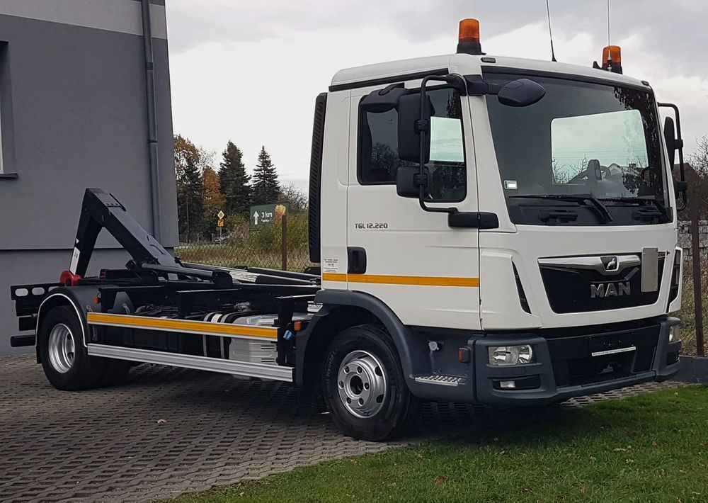 MAN TGL 12.220 HAKOWIEC 4x2 KLIMA HAKOWIEC DO KONTENERÓW - Hook lift: gambar 5 MAN TGL 12.220 HAKOWIEC 4x2 KLIMA HAKOWIEC DO KONTENERÓW - Hook lift: gambar 5