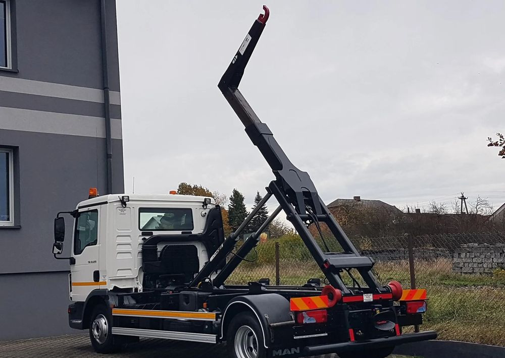 MAN TGL 12.220 HAKOWIEC 4x2 KLIMA HAKOWIEC DO KONTENERÓW - Hook lift: gambar 3 MAN TGL 12.220 HAKOWIEC 4x2 KLIMA HAKOWIEC DO KONTENERÓW - Hook lift: gambar 3