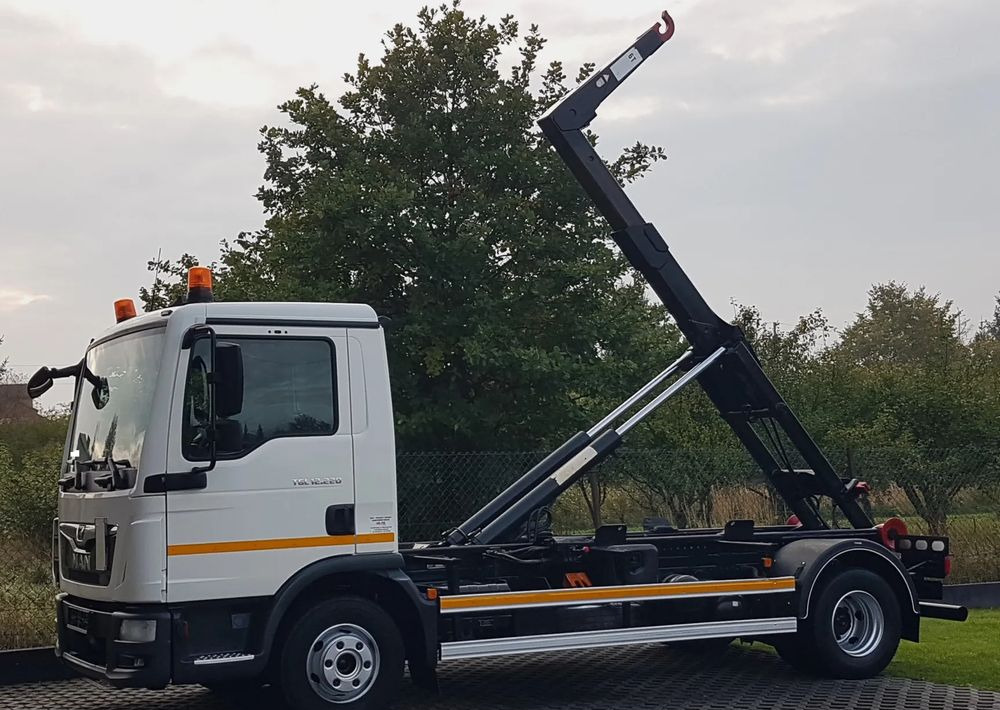 MAN TGL 12.220 HAKOWIEC 4x2 KLIMA - Hook lift: gambar 2 MAN TGL 12.220 HAKOWIEC 4x2 KLIMA - Hook lift: gambar 2