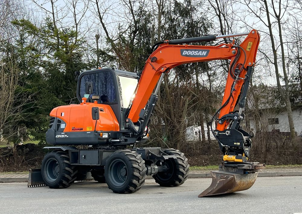 Doosan DOOSAN DX57W *ROTOTILT* 2200 Motogodzin * Jak Nowa * Sprowadzona * Stan Perfekcyjny - Ekskavator roda: gambar 2 Doosan DOOSAN DX57W *ROTOTILT* 2200 Motogodzin * Jak Nowa * Sprowadzona * Stan Perfekcyjny - Ekskavator roda: gambar 2