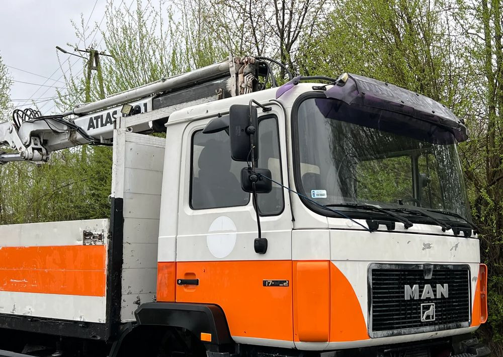 MAN * 27-322 MAN 6x4 * HDS ATLAS 140 * - Truk derek, Truk flatbed: gambar 3 MAN * 27-322 MAN 6x4 * HDS ATLAS 140 * - Truk derek, Truk flatbed: gambar 3