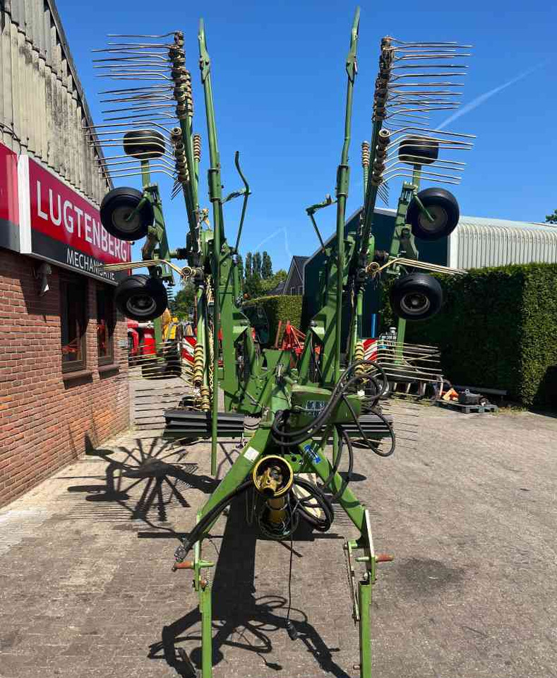 Tedder/ Menyapu Krone Swadro 900 zwadhark weidebouwmachines: gambar 6 Tedder/ Menyapu Krone Swadro 900 zwadhark weidebouwmachines: gambar 6