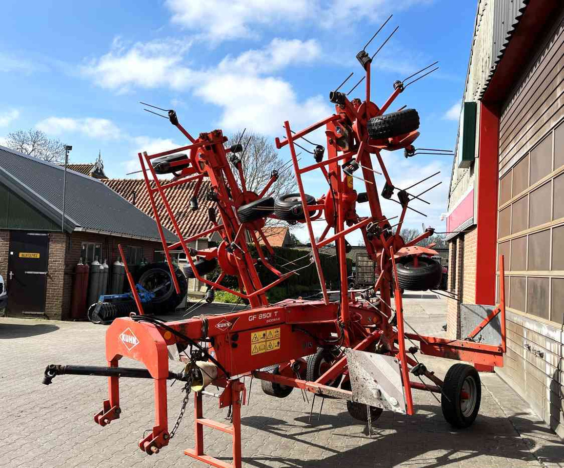 Kuhn GF 8501T Tedder Schudder Kreiselheuer weidebouwmachines - Tedder/ Menyapu: gambar 3 Kuhn GF 8501T Tedder Schudder Kreiselheuer weidebouwmachines - Tedder/ Menyapu: gambar 3
