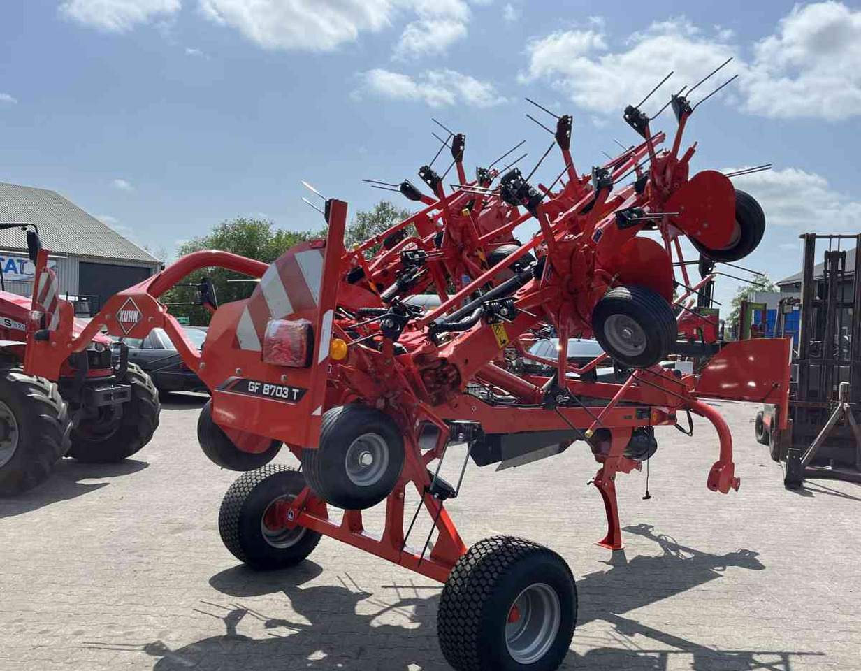 Kuhn GF8703T Schudder *Verkocht/sold* - Tedder/ Menyapu: gambar 5 Kuhn GF8703T Schudder *Verkocht/sold* - Tedder/ Menyapu: gambar 5