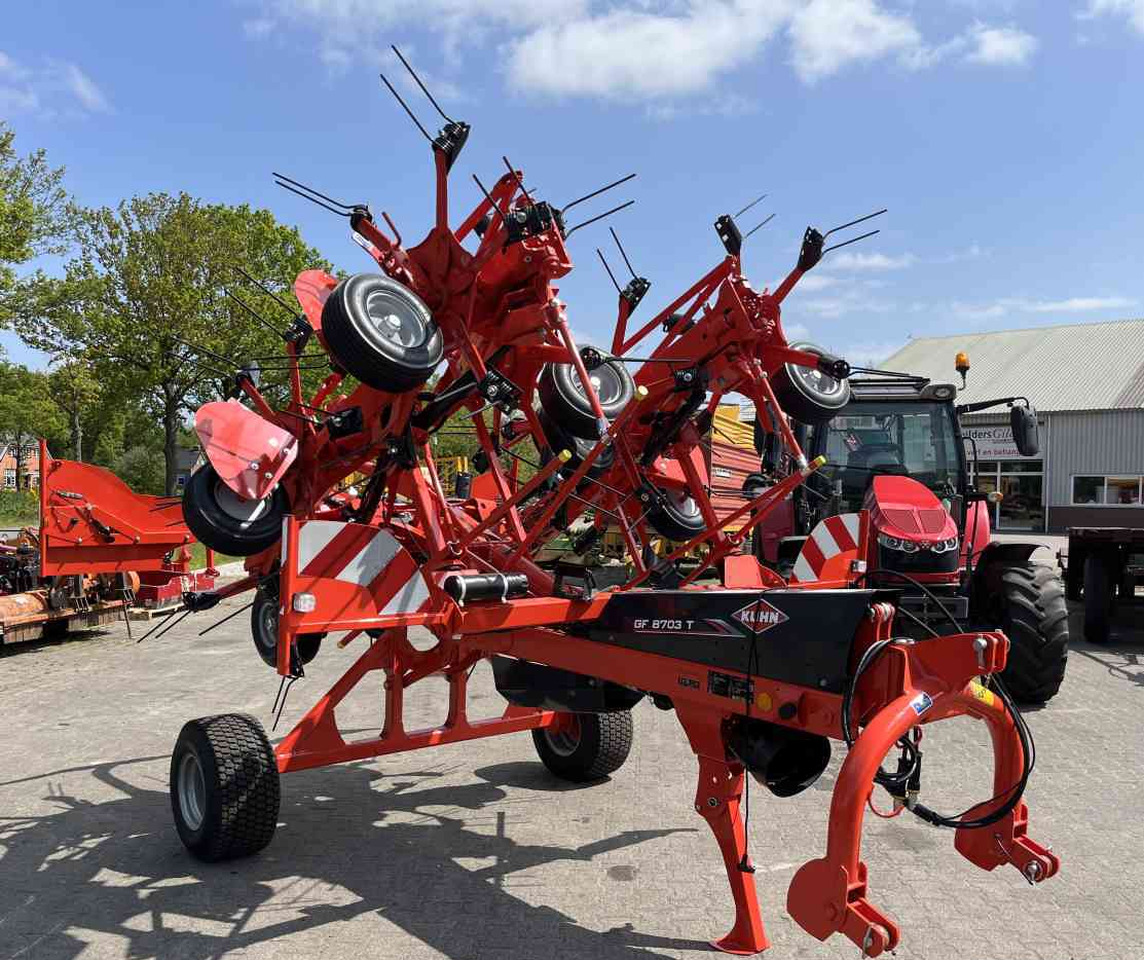 Kuhn GF8703T Schudder *Verkocht/sold* - Tedder/ Menyapu: gambar 2 Kuhn GF8703T Schudder *Verkocht/sold* - Tedder/ Menyapu: gambar 2
