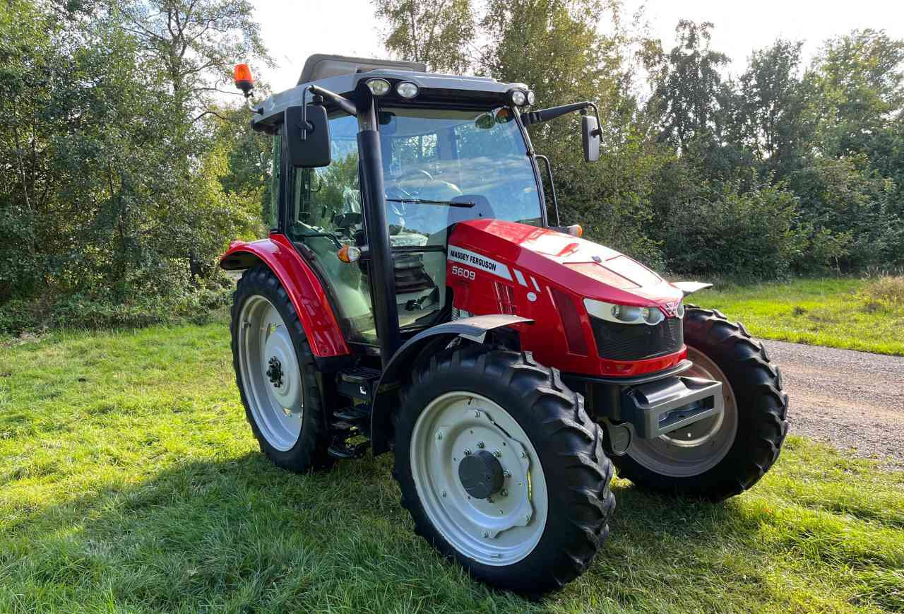 Massey Ferguson 5609 Dyna-4 Essential - Traktor: gambar 2 Massey Ferguson 5609 Dyna-4 Essential - Traktor: gambar 2