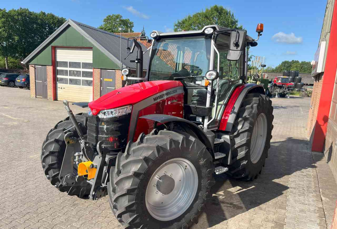 Massey Ferguson 5M.145 Dyna-4 Tractoren - Traktor: gambar 3 Massey Ferguson 5M.145 Dyna-4 Tractoren - Traktor: gambar 3