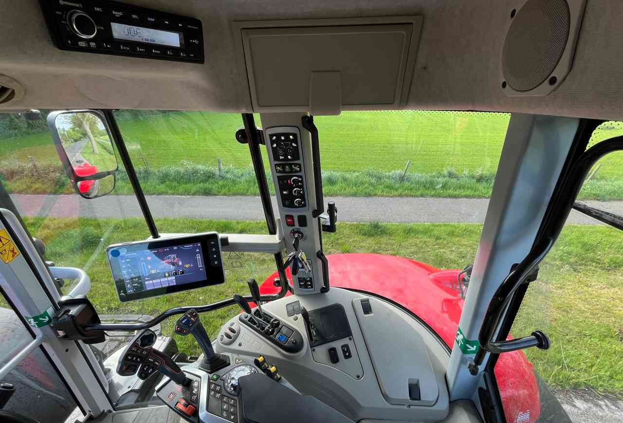 Traktor Massey Ferguson 6S.165 Dyna-6 Efficient: gambar 8 Traktor Massey Ferguson 6S.165 Dyna-6 Efficient: gambar 8