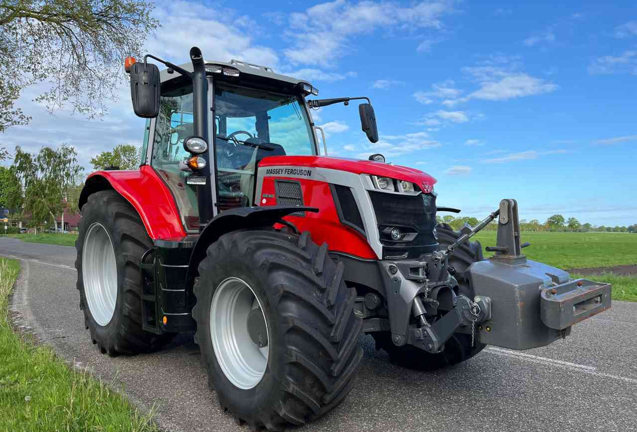 Massey Ferguson 6S.165 Dyna-6 Efficient - Traktor: gambar 1 Massey Ferguson 6S.165 Dyna-6 Efficient - Traktor: gambar 1