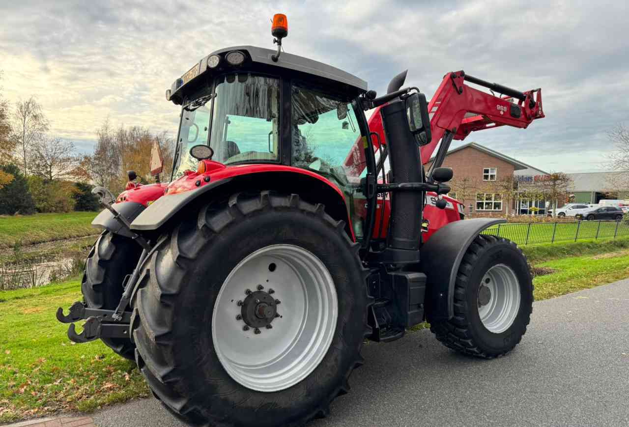 Massey Ferguson 7715S Dyna-6 Efficient Tractoren - Traktor: gambar 3 Massey Ferguson 7715S Dyna-6 Efficient Tractoren - Traktor: gambar 3