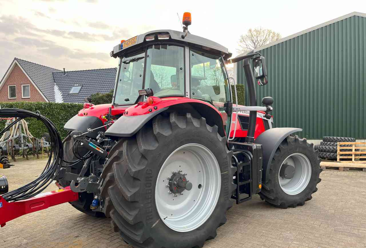 Massey Ferguson 7S.210 Dyna-VT Exclusive Tractoren - Traktor: gambar 4 Massey Ferguson 7S.210 Dyna-VT Exclusive Tractoren - Traktor: gambar 4