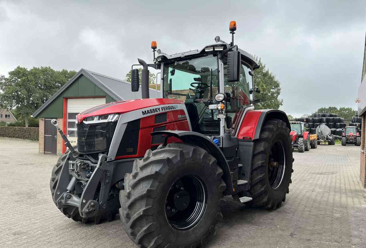 Massey Ferguson 8S.225 Dyna-VT Exclusive Tractoren - Traktor: gambar 2 Massey Ferguson 8S.225 Dyna-VT Exclusive Tractoren - Traktor: gambar 2