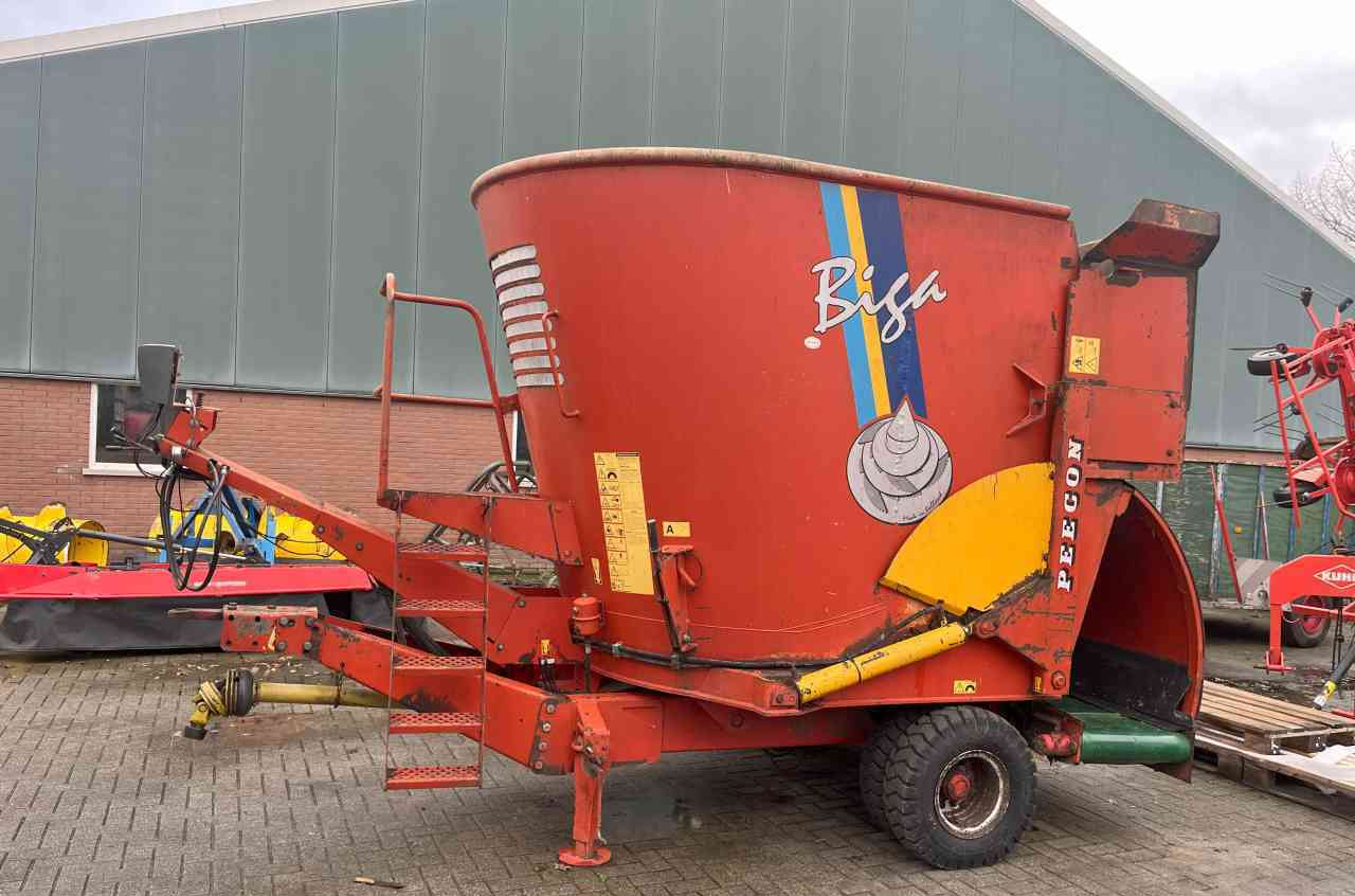 Peecon BIGA 10 voermengwagen, laadklep, voermachines - Mixer-pengumpan: gambar 1 Peecon BIGA 10 voermengwagen, laadklep, voermachines - Mixer-pengumpan: gambar 1
