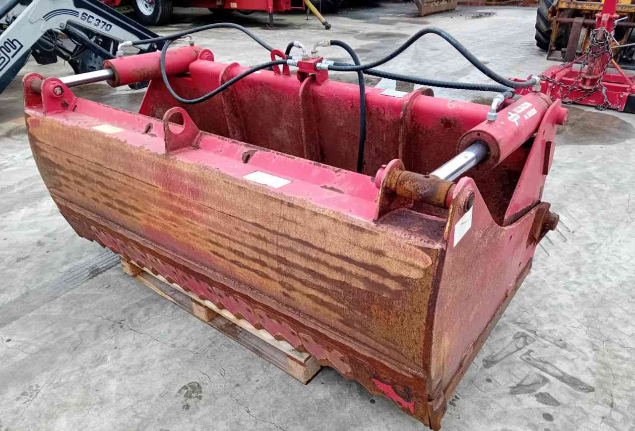 Redrock Allround 85-200 kuilhapper Volvo L30 aansl. voermachines - Peralatan silo: gambar 1 Redrock Allround 85-200 kuilhapper Volvo L30 aansl. voermachines - Peralatan silo: gambar 1