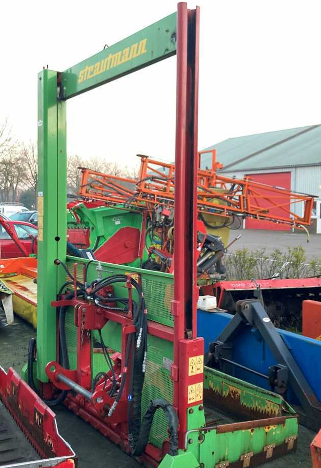 Strautmann HQ 3800 kuilsnijder voermachines - Peralatan silo: gambar 4 Strautmann HQ 3800 kuilsnijder voermachines - Peralatan silo: gambar 4