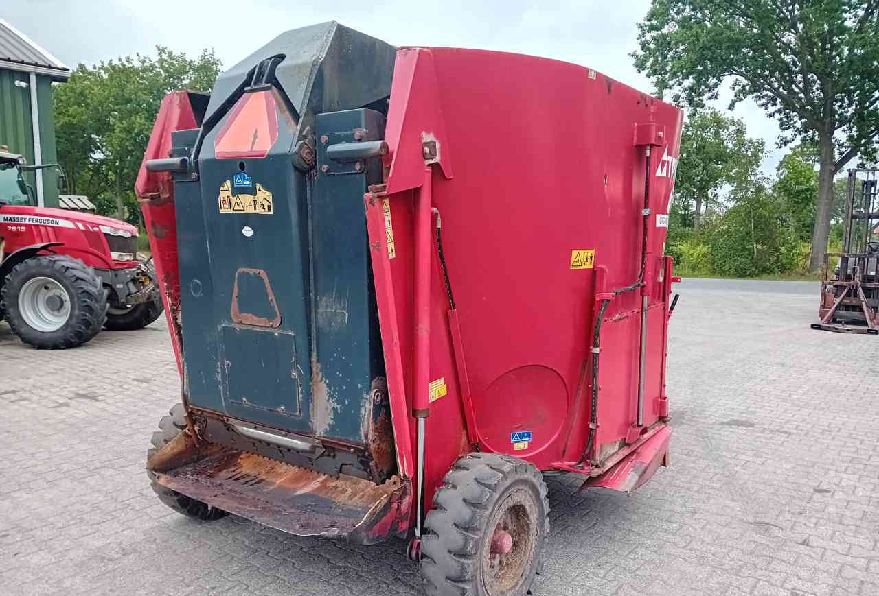 Trioliet Gigant 900 voermengwagen - Mixer-pengumpan: gambar 3 Trioliet Gigant 900 voermengwagen - Mixer-pengumpan: gambar 3