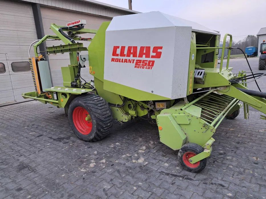 Claas 250 RC Uniwrap - Baler bulat: gambar 2 Claas 250 RC Uniwrap - Baler bulat: gambar 2