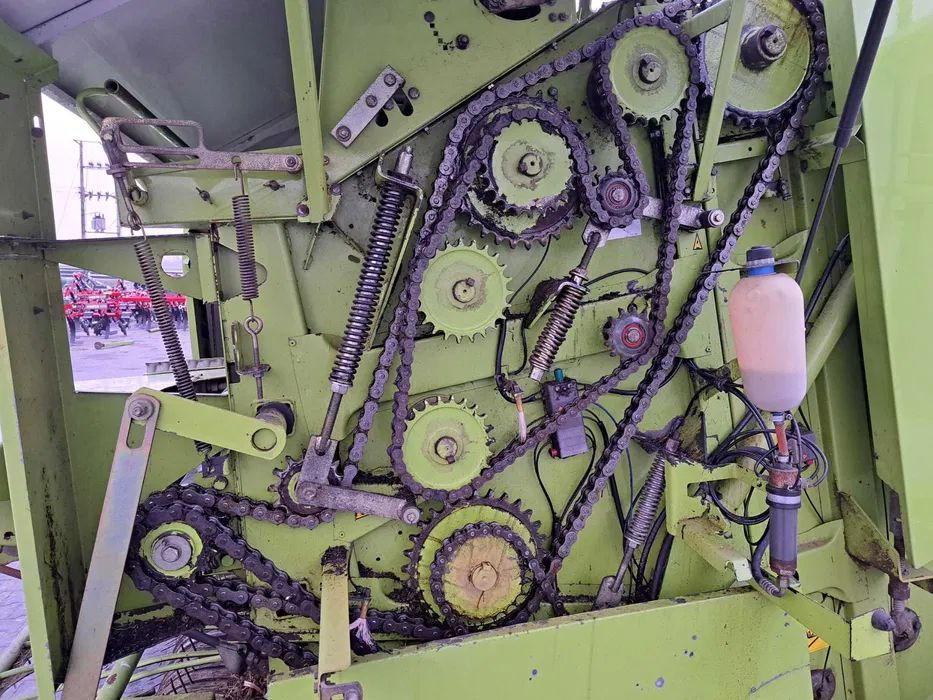 Claas 250 RC Uniwrap - Baler bulat: gambar 5 Claas 250 RC Uniwrap - Baler bulat: gambar 5