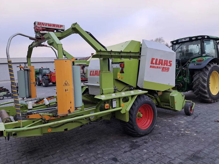 Claas 250 RC Uniwrap - Baler bulat: gambar 3 Claas 250 RC Uniwrap - Baler bulat: gambar 3