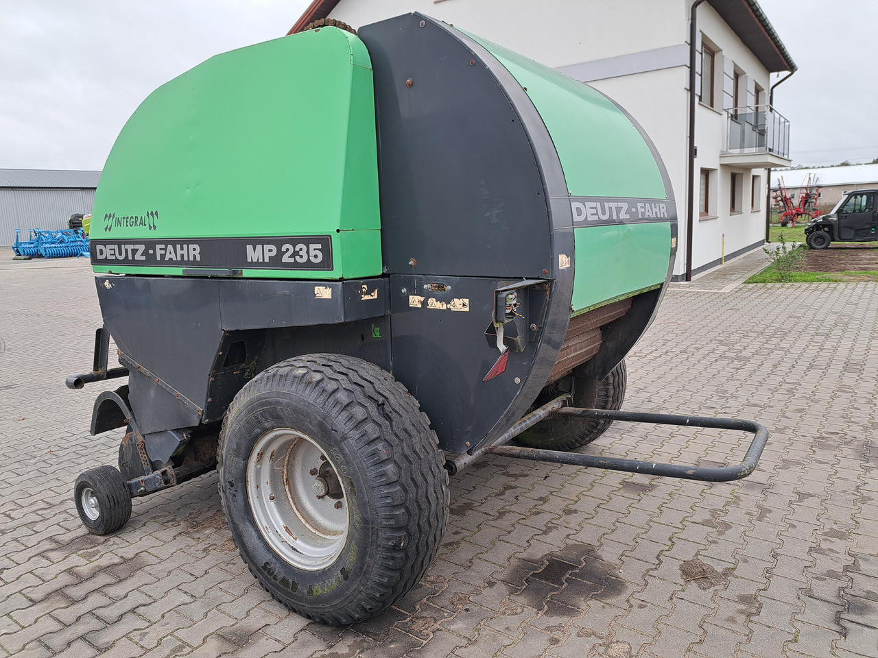 Deutz fahr MP235 - Baler bulat: gambar 5 Deutz fahr MP235 - Baler bulat: gambar 5