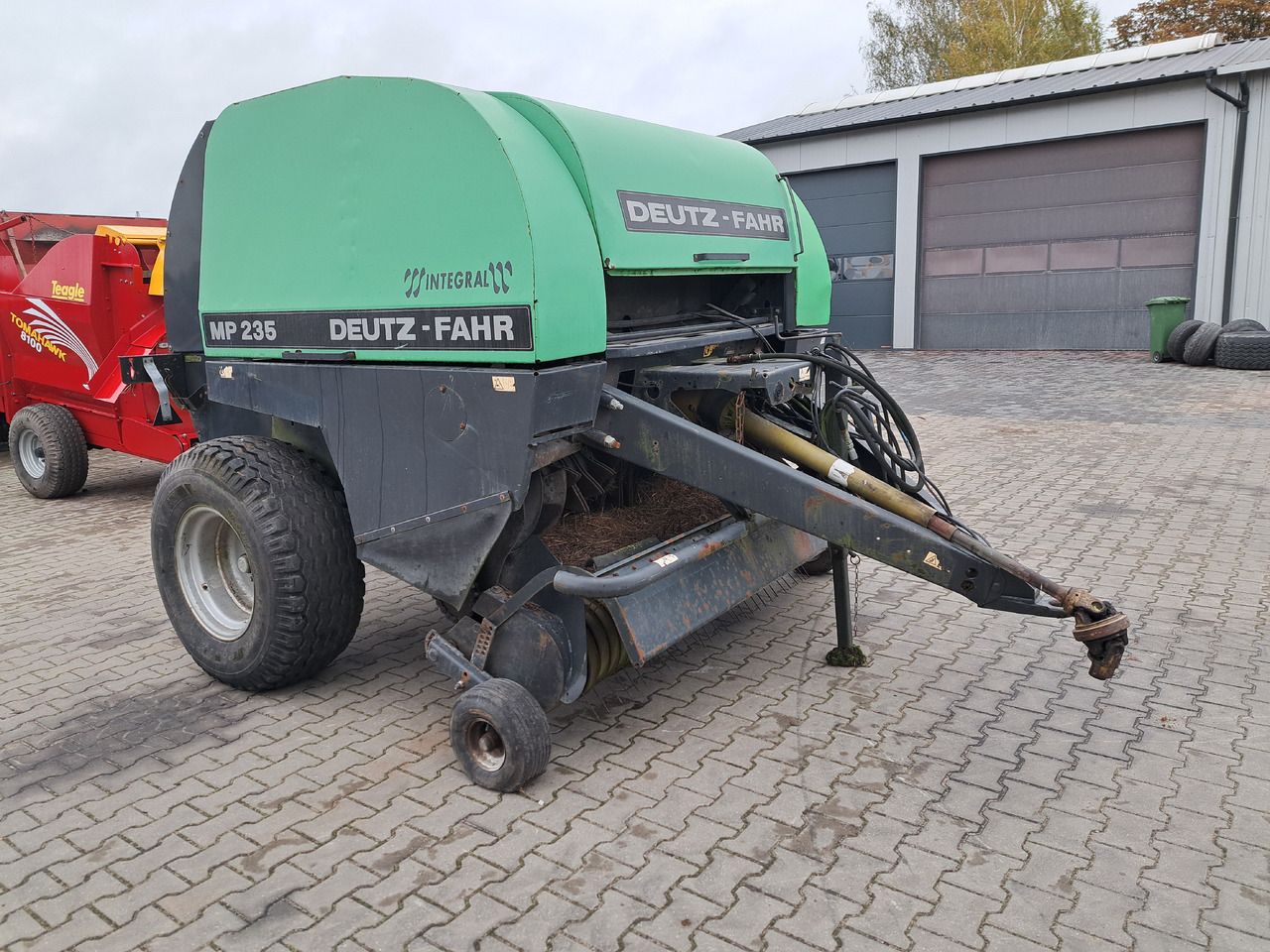 Deutz fahr MP235 - Baler bulat: gambar 2 Deutz fahr MP235 - Baler bulat: gambar 2