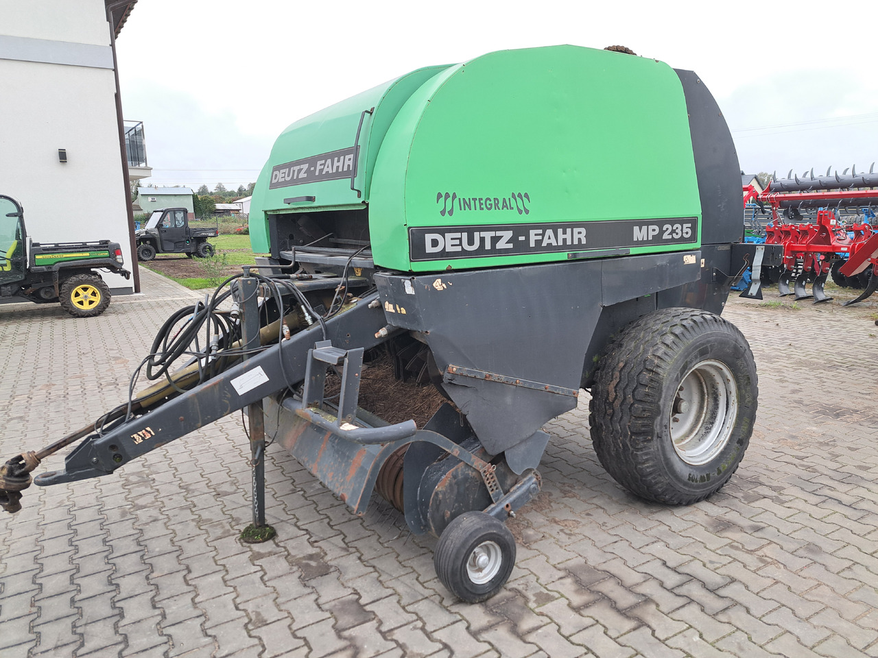Deutz fahr MP235 - Baler bulat: gambar 1 Deutz fahr MP235 - Baler bulat: gambar 1
