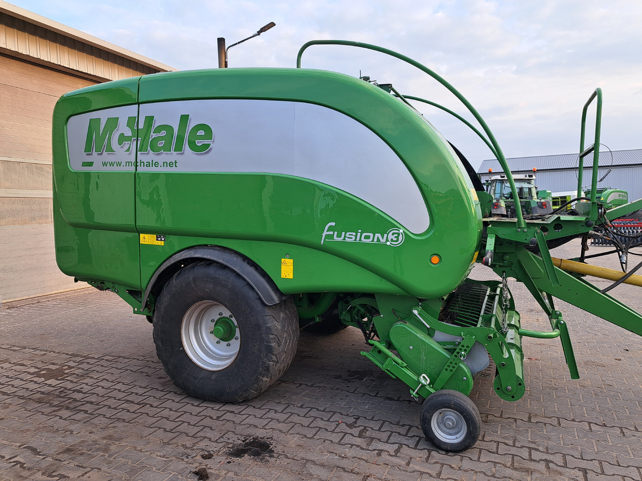 McHALE Fusion 3 - Baler bulat: gambar 1 McHALE Fusion 3 - Baler bulat: gambar 1