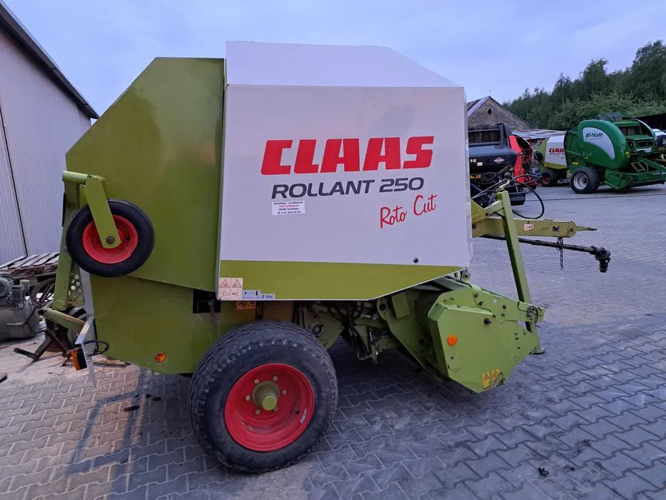 PRASA ROLUJĄCA CLAAS ROLLANT 250 RC 255 - Baler bulat: gambar 2 PRASA ROLUJĄCA CLAAS ROLLANT 250 RC 255 - Baler bulat: gambar 2
