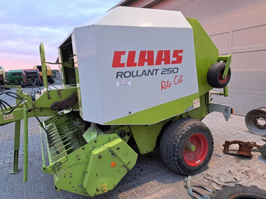 PRASA ROLUJĄCA CLAAS ROLLANT 250 RC 255 - Baler bulat: gambar 1 PRASA ROLUJĄCA CLAAS ROLLANT 250 RC 255 - Baler bulat: gambar 1