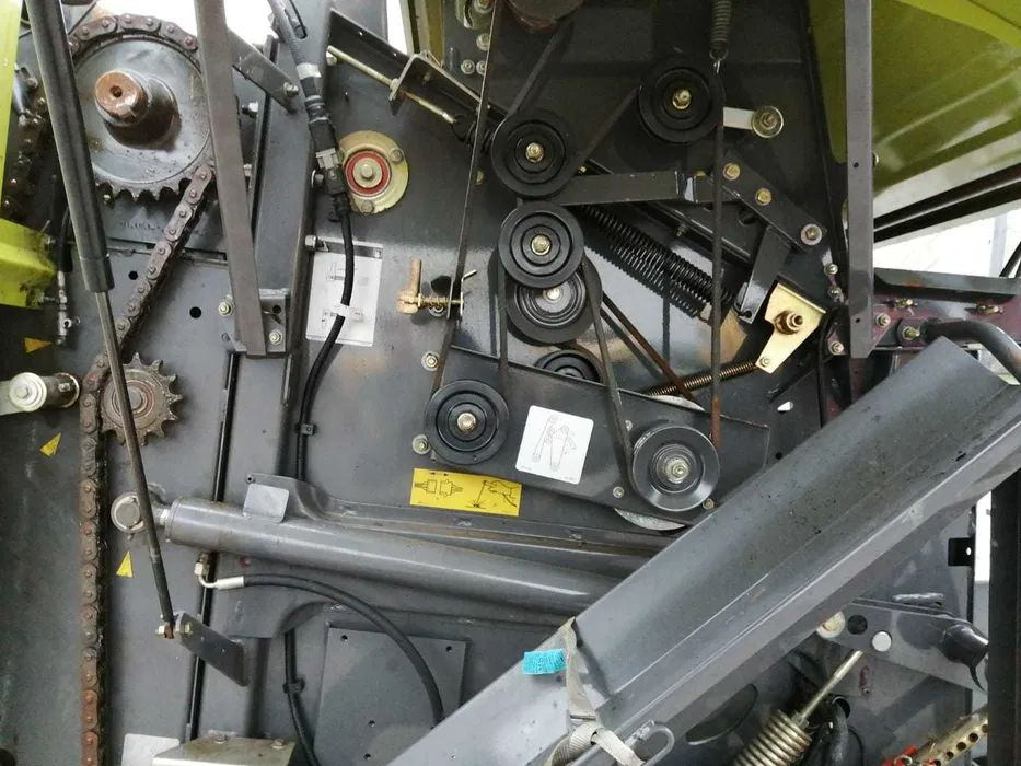 Prasa rolująca Claas Rollant 374 - Baler bulat: gambar 5 Prasa rolująca Claas Rollant 374 - Baler bulat: gambar 5